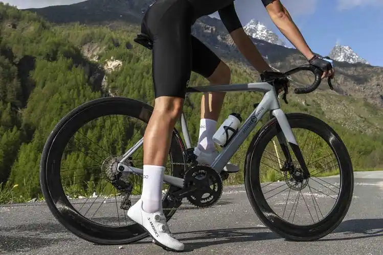 涂装自由搭配officinemattio推出om1s公路车