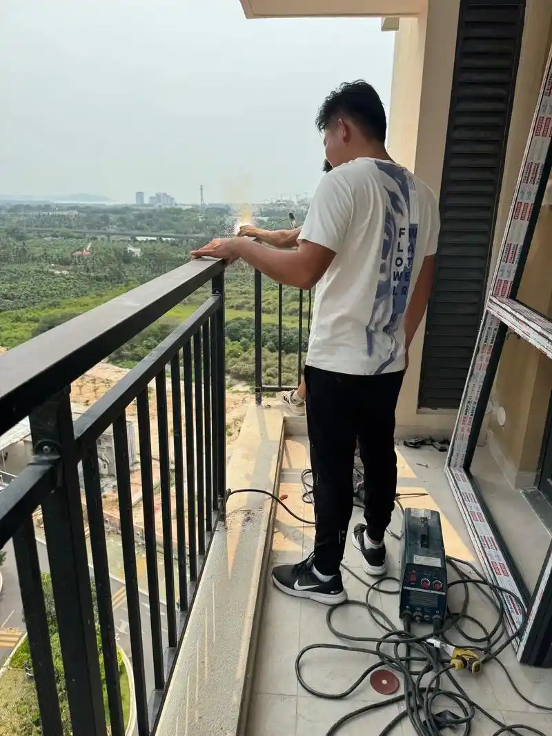 保利栖棠推拉门封阳台海棠湾保利栖棠工地记录外移原护栏,电 - 抖音