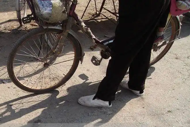 亲人去世后儿女们穿孝鞋的讲究_网易订阅