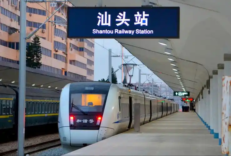 全长514公里的厦深高铁,途经深圳,汕头,厦门3个经济特区,连接珠三角至