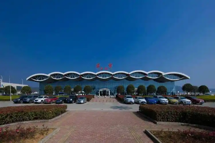 镇雄至赫章,赫章至六盘水,威宁至围仗等高速公路将建成通车,纳雍至