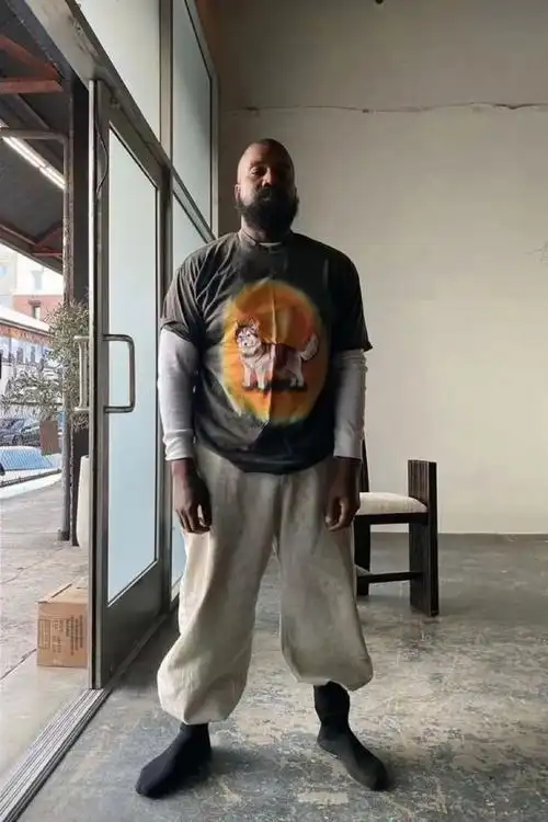 潮鞋速递|67官网发不出货,yeezy 袜套鞋变国产了?