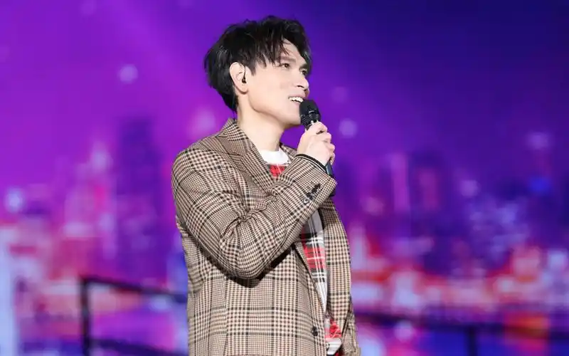 杨宗纬20181231上海新年倒计时杨宗纬演唱部分自录视频