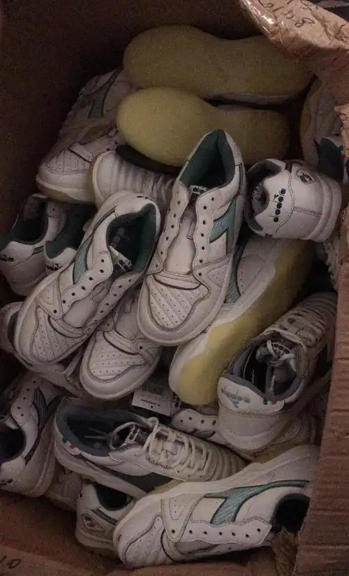 90年代一双很流行的运动鞋!diadora当时叫迪亚多纳,我