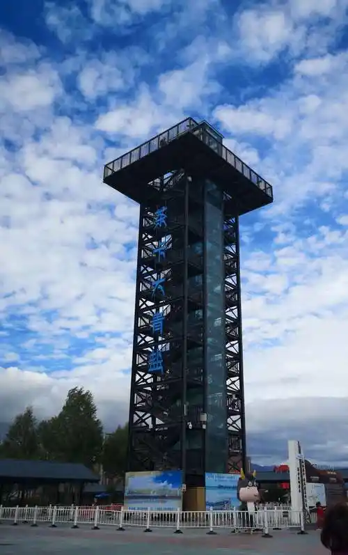 茶卡盐湖标志性建筑