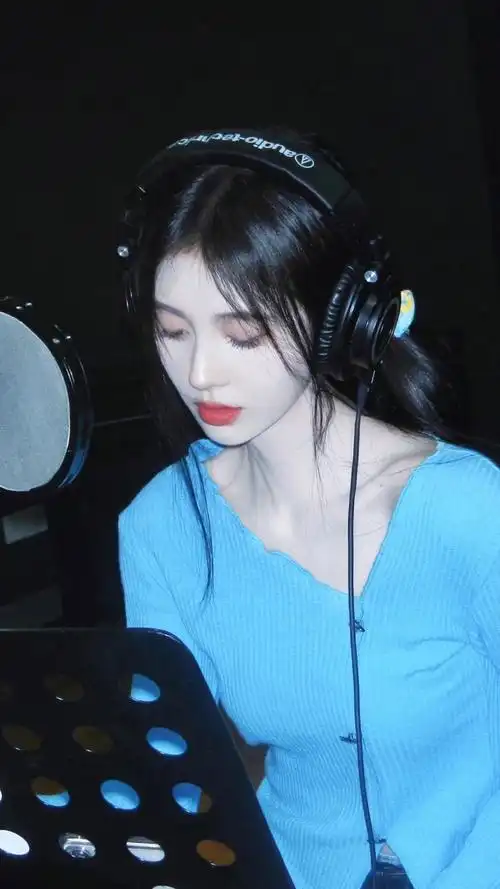 鞠婧祎这组照片….天…美得我失语