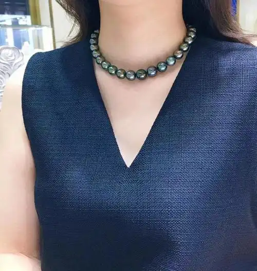 每天美美搭大溪地黑珠项链日常搭配参考