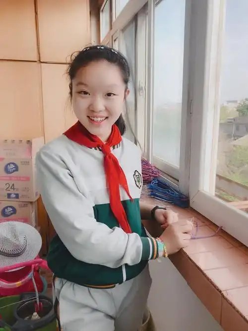 本人13岁女孩,初二,性格活泼开朗,可爱型,声音像童声