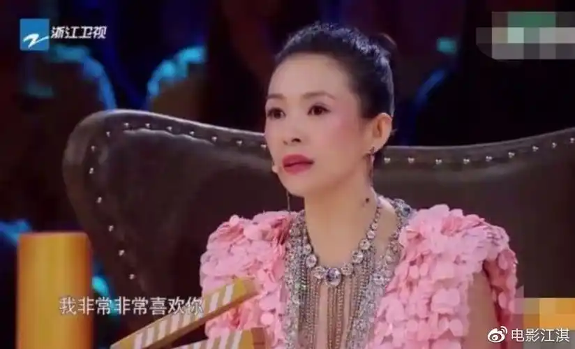 章子怡周一围拍吻戏借位被对方调侃脸烫听到再来一次满脸抗拒