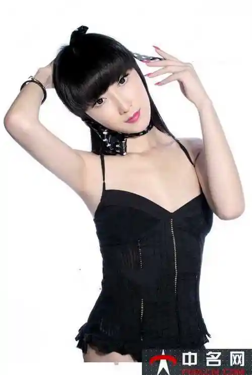 内地女演员杨梓墨资料及露点写真集