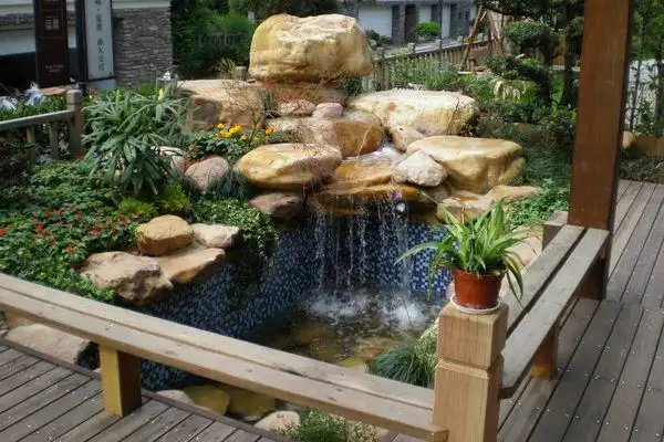 假山鱼池