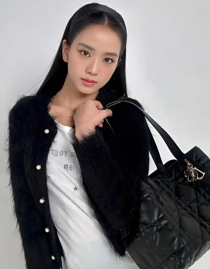 韩国blackpink女团的jisoo(金智秀)最新图片分享:端庄典雅,秀丽无双.