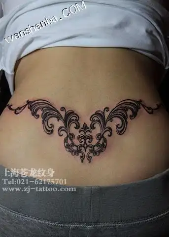 女生腰部新颖的图腾纹身图案