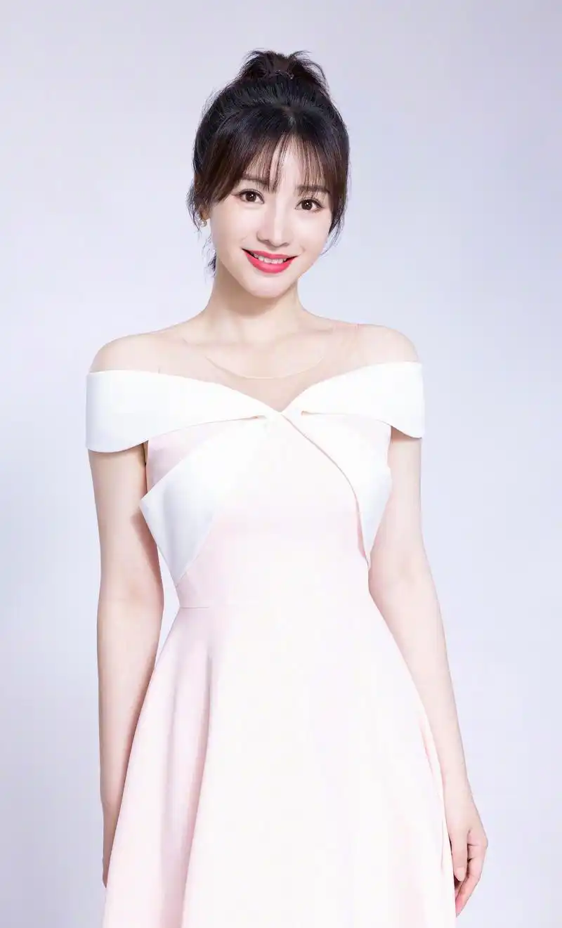 柳岩高清写真美图:螓首蛾眉,眉目如画