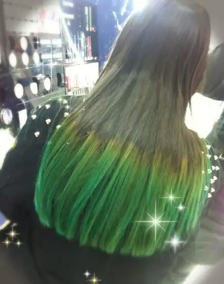 墨绿色美甲才是这个季节的主角!