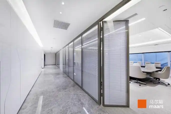 马尔斯maars 纯白极简风办公室玻璃隔断解决方案