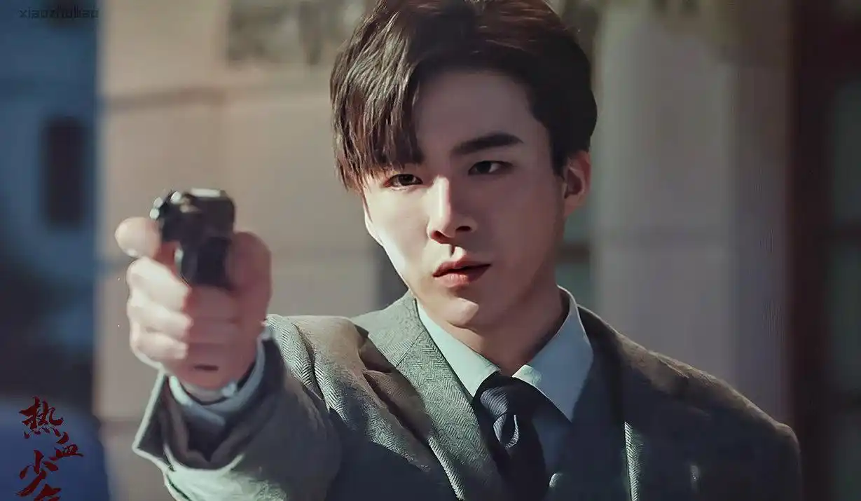 他是不怕失败勇敢向前的热血少年卫乘风,他是温柔低调有苦不轻言的