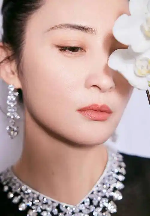 原创50岁蒋勤勤和陈建斌合影差辈了全靠这5个方法保持年轻