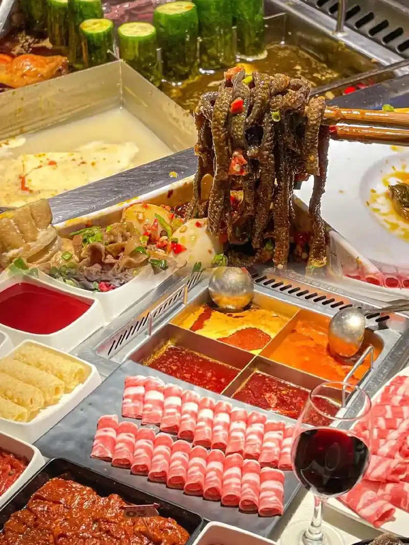 吃了一顿海底捞,味道鲜美无比,特别是他们的麻辣汤底,真是让人上瘾!