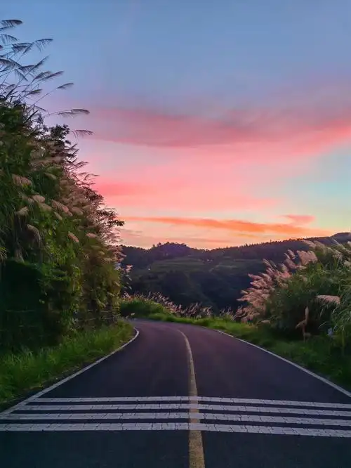 最美的日出不在山巅在路上
