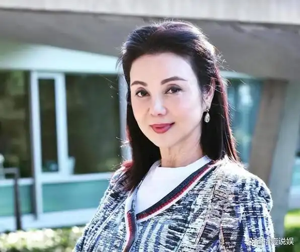 不知道大家还记不记得老牌港星谢玲玲,虽然已经淡出娱乐圈多年,但是