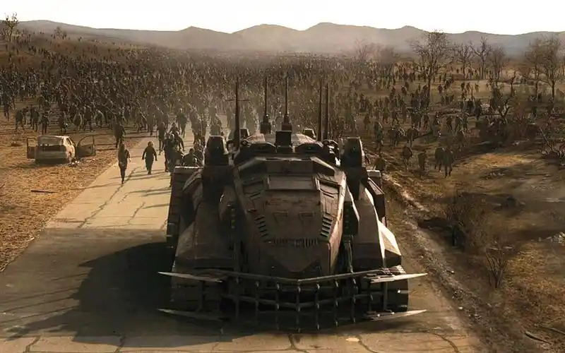 孩身后跟着一群丧尸还被装甲车拖着跑最终完成漂亮逆袭