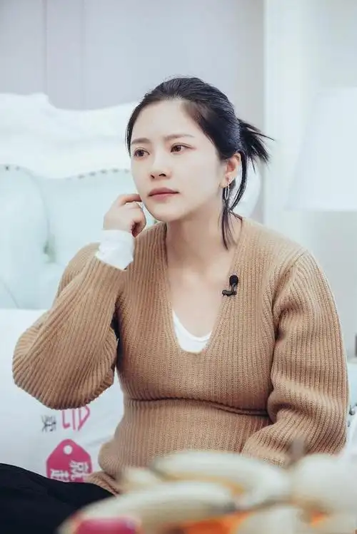 王灿表示当自己跟妈妈说自己找了一个演员时候,妈妈会表示自己的看法