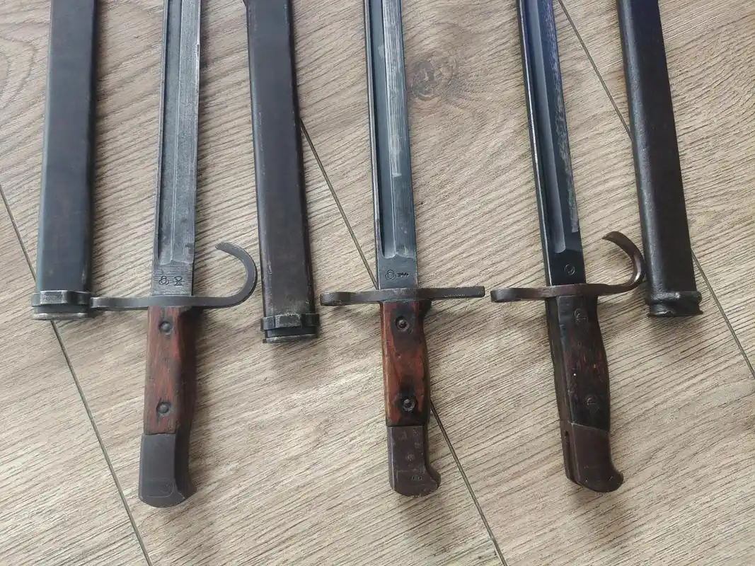 日本明治三十年式刺刀3把.