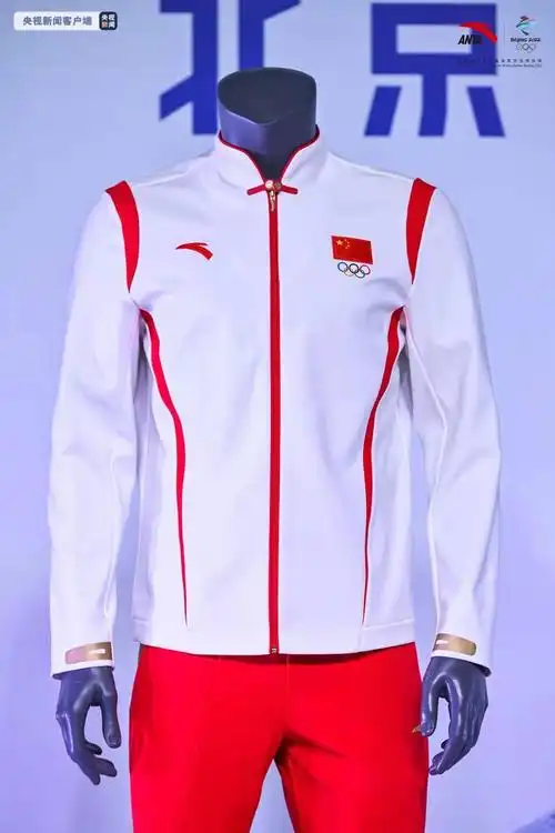 兼顾轻量性和保暖性,既保证衣服版型笔挺,也能为中国运动健儿御寒保暖