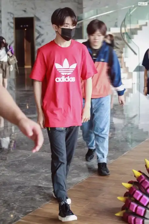 易烊千玺电影小小的我##易烊千玺 米兰时装周