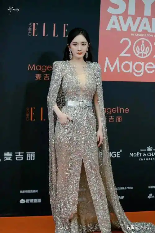杨幂银色亮片长裙美照_湾区_头条_时光