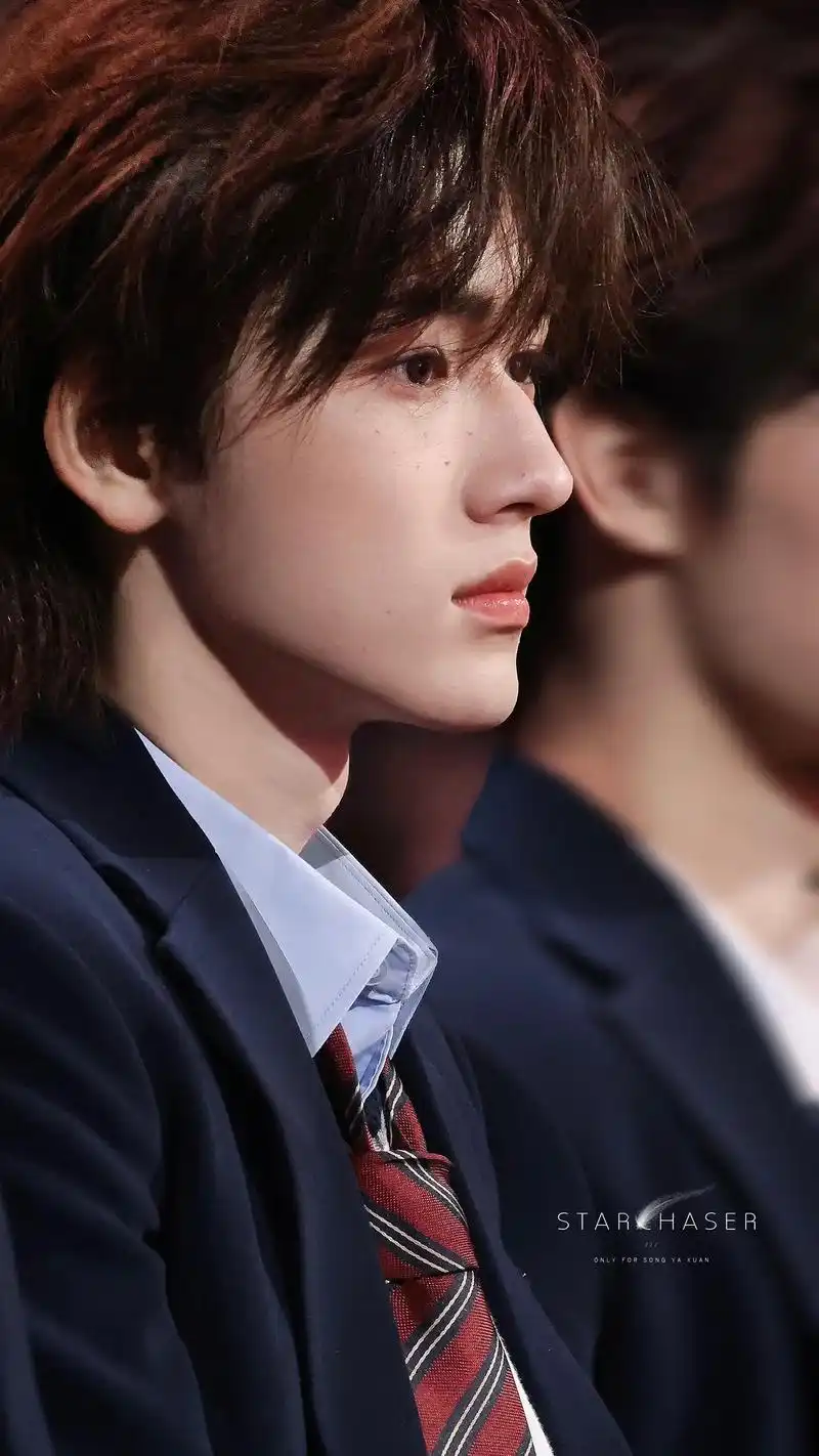 这套造型真的绝绝绝了#宋亚轩 #宋亚轩氧气精灵 #完美侧颜杀 - 抖音