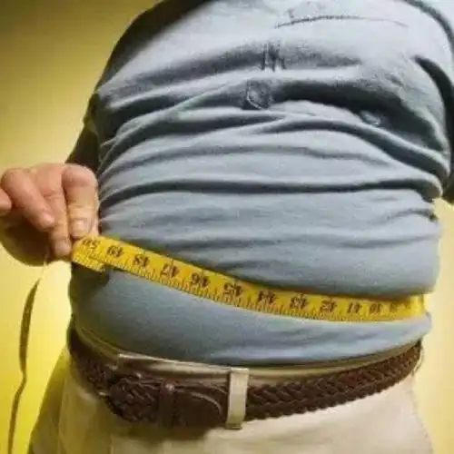 男青少年啤酒肚图片