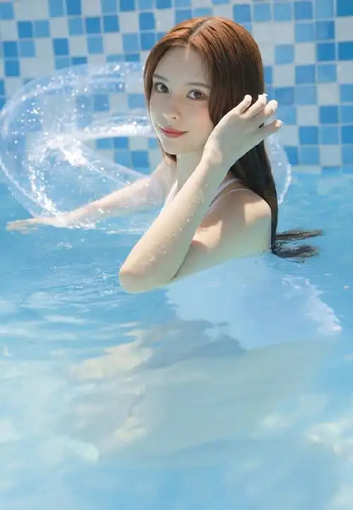 泳衣美女白嫩高颜值美女性感写真[2/15]_美女写真_美桌网