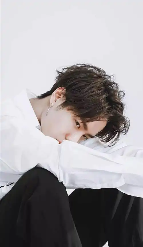 王一博白衬衫合集|白衣少年,翩翩公子