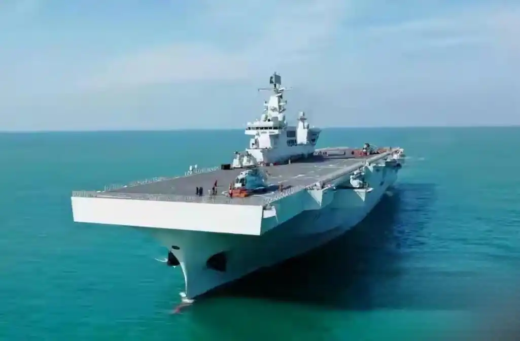 穿琉球进西太,中国075两栖攻击舰广西舰首秀,遭日本反潜机盯梢