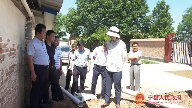 罗睿督查调研宁县农村改厕工作