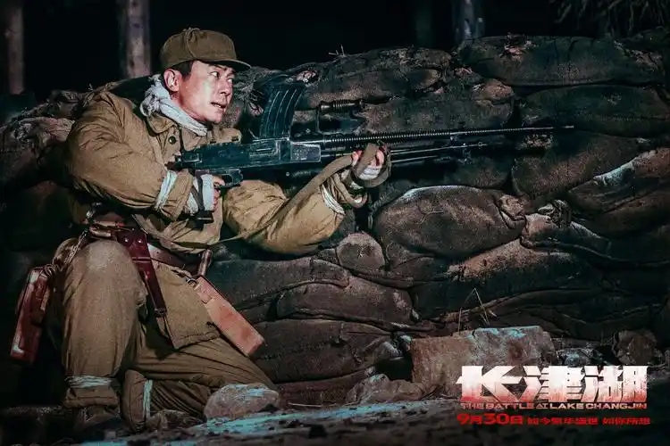 电影《长津湖》今日上映 朱亚文演绎书生气铁血战士__凤凰网