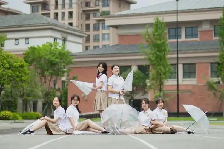 超心动走进成都校园观一场校服盛宴