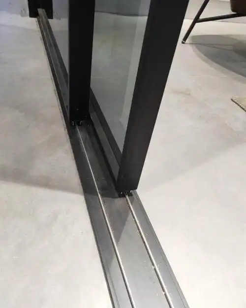 正常的一个轨道宽度在7-8公分宽,两扇推拉门是没有必要做成联动,像三