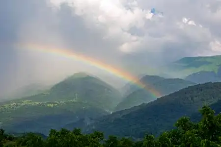 下雨后的路面图片-下雨后的路面素材-下雨后的路面插画-摄图新视界