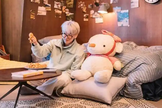 伯贤《getyoualone》mv花絮图part.2公开,百变造型继续俘获你的心!