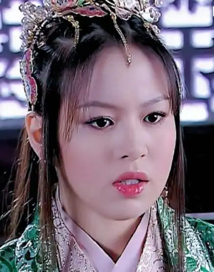 还记得唱《樱花草》的刘品言吗?因太胖被网友嘲讽,今32岁终逆袭