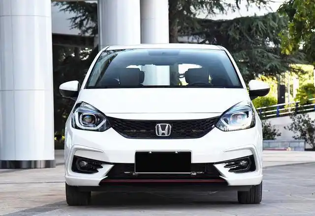 而这辆文章的主角,也是一辆10万级的本田两厢车,它就是来自东风本田的