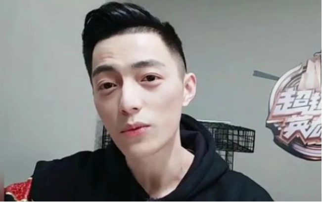 lol智勋摊上事了直播收到女玩家自拍照土豪粉看后崩溃我老婆