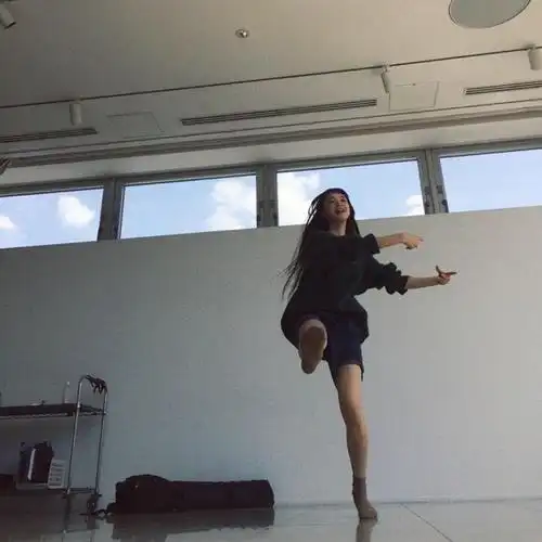 求美女跳舞的头像