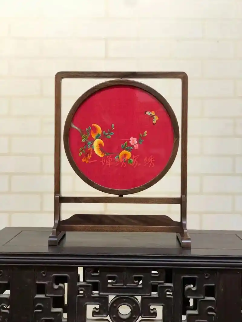 [ 双面绣 ] 苏绣佛手花蝴蝶摆件.红色缂丝面料 手工画样  - 抖音