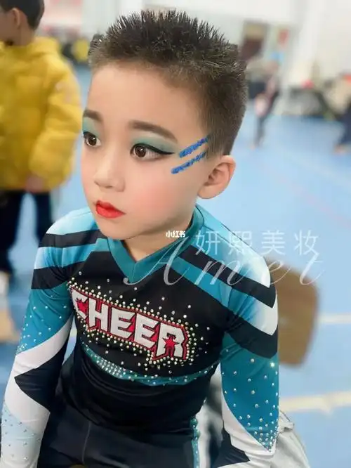啦啦操拉拉队儿童舞台妆男生