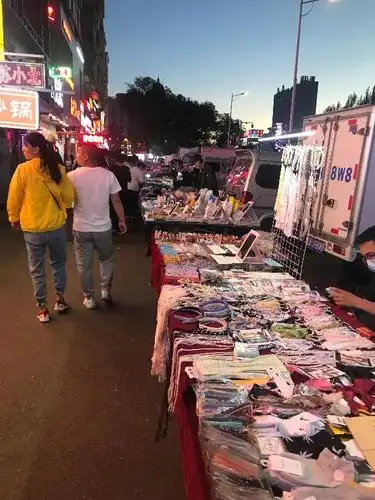 熟悉的烟火气~黑大夜市成多所高校毕业生的"青春记忆"