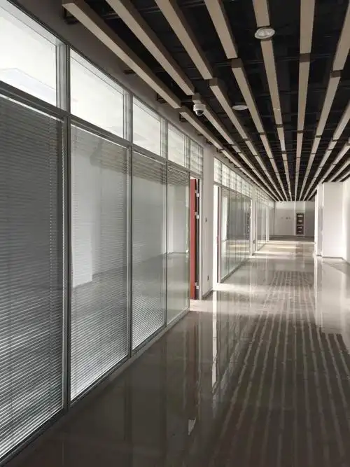 双层玻璃百叶隔断墙